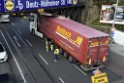 LKW blieb unter Bruecke haengen Koeln Deutz Opladenerstr Deutz Muelheimerstr P057